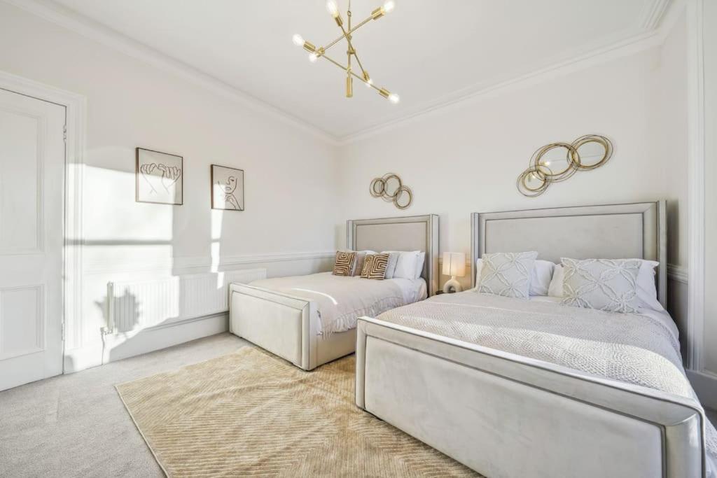 Large Terraced With Parking Holiday home Glasgow