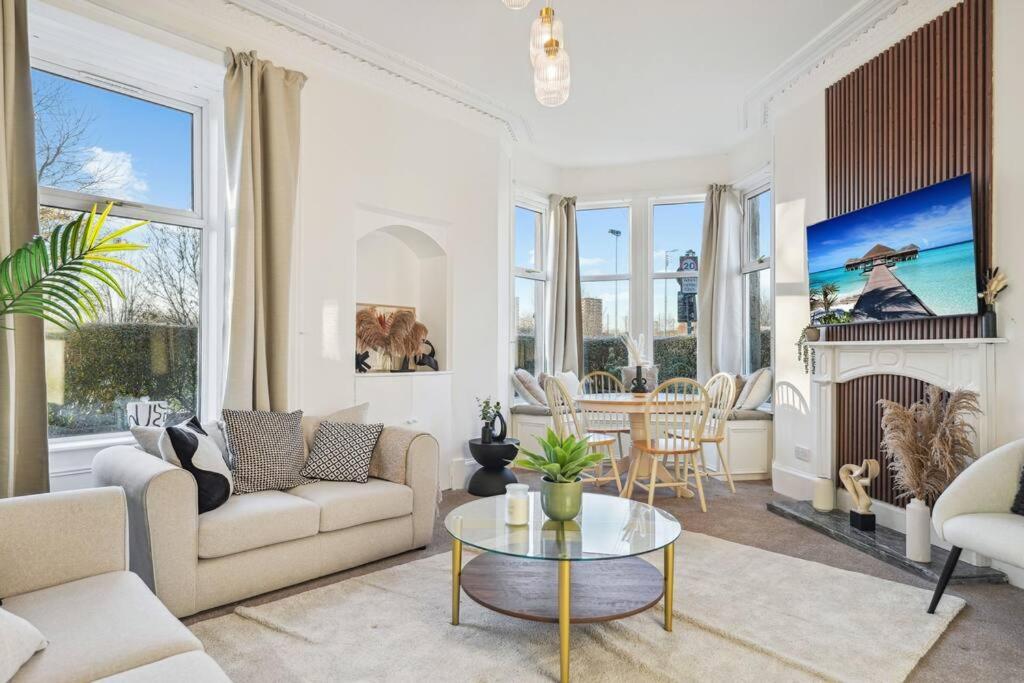 Large Terraced With Parking Glasgow